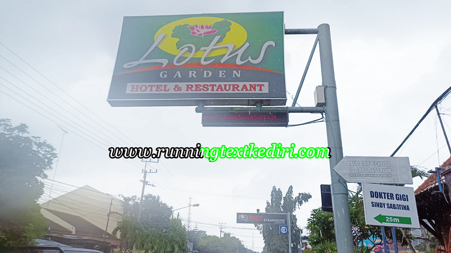 <p>Running Text saat ini sangat di minati para pengusaha dan kami menyediakan berbagai ukuran dan warna macam seperi warna merah, hijau, biru, kuning, putih. Kami juga menyediakan warna running text led lainnya dan barang yang kami gunakan juga berkondisi baru jadi akan tahan lama saat di gunakan selama bertahun-tahun.</p>